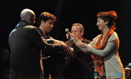 اهدای جایزه موزیسین برتر سال 2013 رادیو فرانسه به محمد معتمدی
